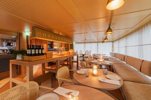 APT Guided Tours & River Cruises APT Solara & APT Ostara The Gruner Bar & Dining Interior 1 ©APT Guided Tours & River Cruises.jpg